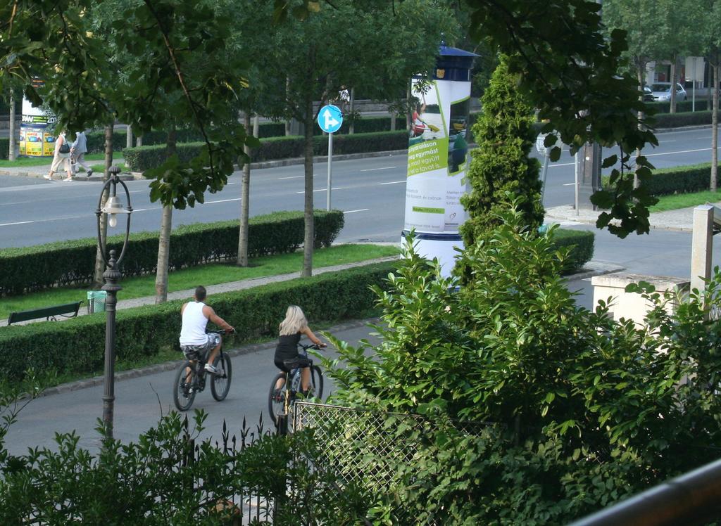 Andrassy Apartment With Inside Parking Budapest Exteriör bild