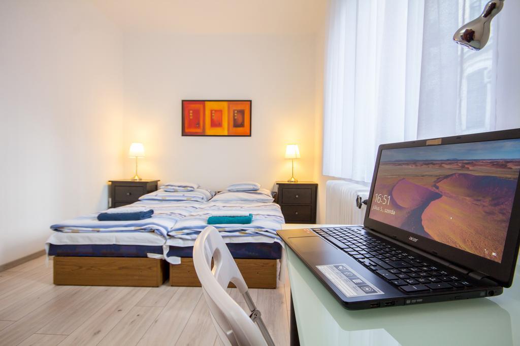 Andrassy Apartment With Inside Parking Budapest Exteriör bild