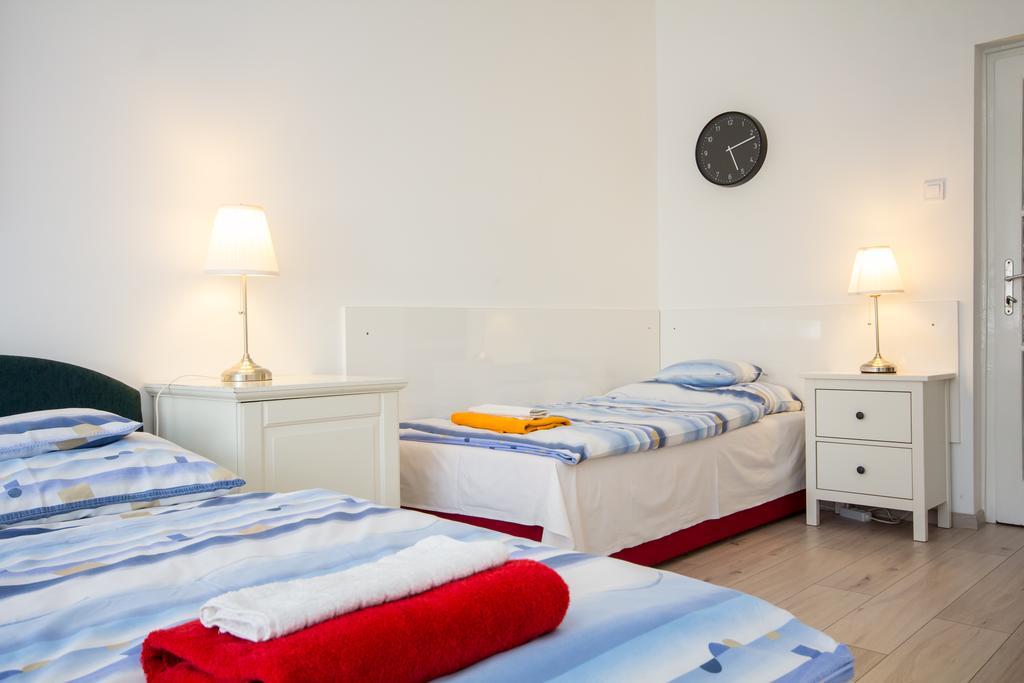 Andrassy Apartment With Inside Parking Budapest Exteriör bild