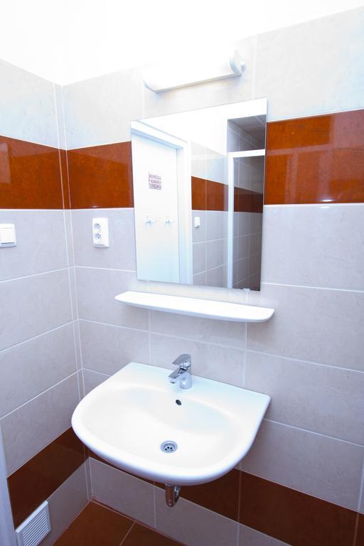 Andrassy Apartment With Inside Parking Budapest Exteriör bild