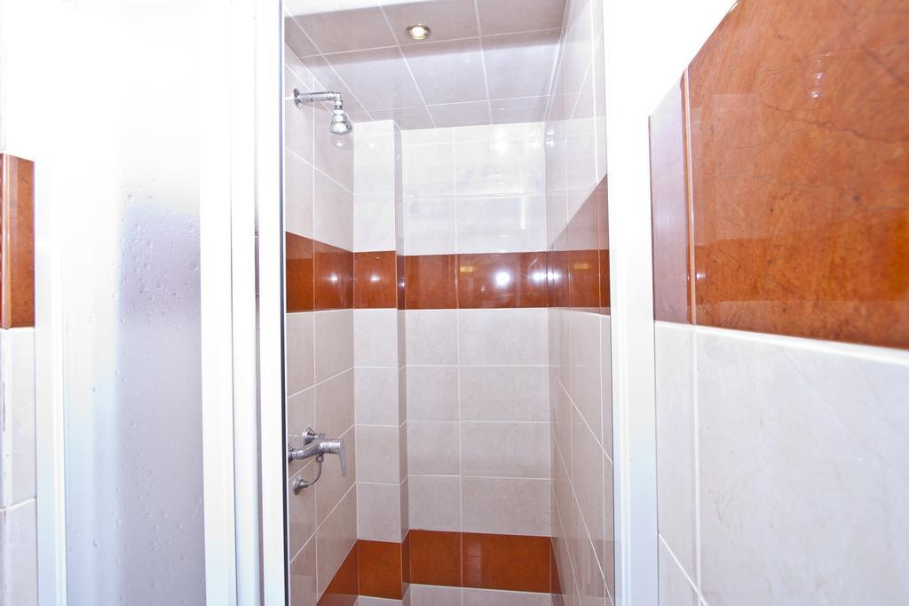 Andrassy Apartment With Inside Parking Budapest Exteriör bild