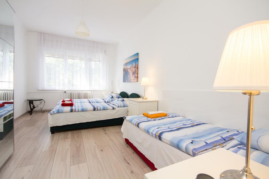 Andrassy Apartment With Inside Parking Budapest Exteriör bild