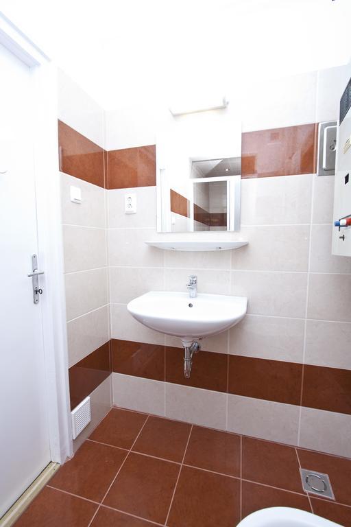 Andrassy Apartment With Inside Parking Budapest Exteriör bild