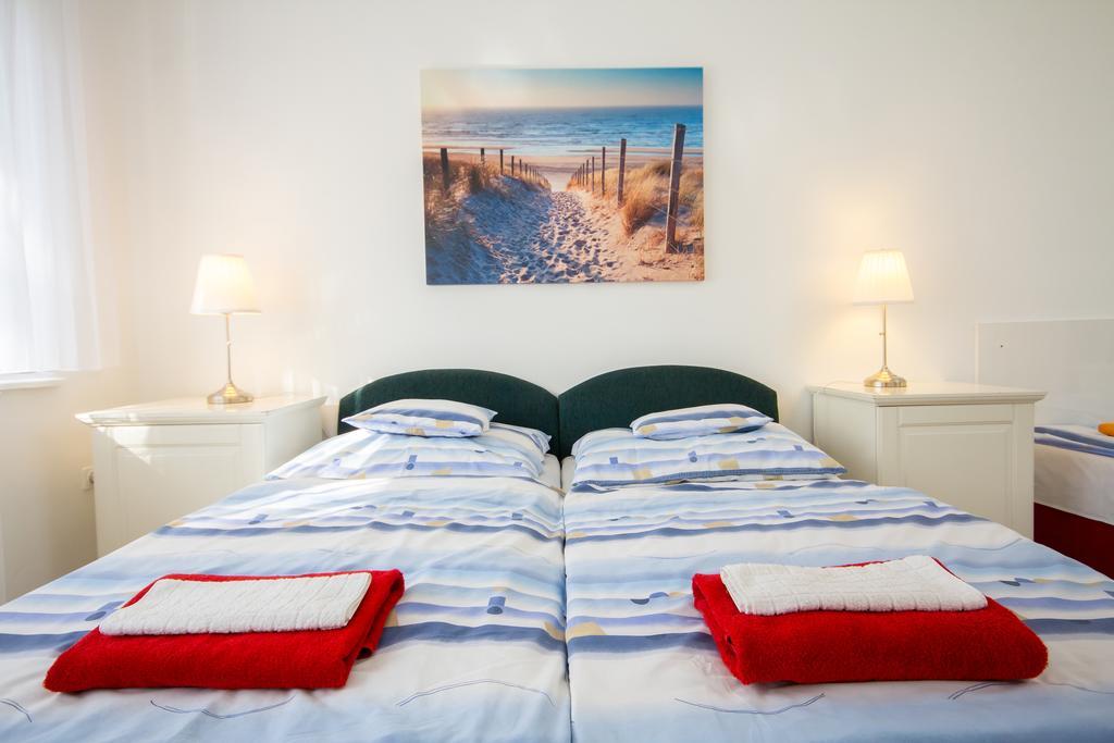 Andrassy Apartment With Inside Parking Budapest Exteriör bild
